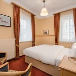 Gisela Hotel 3*